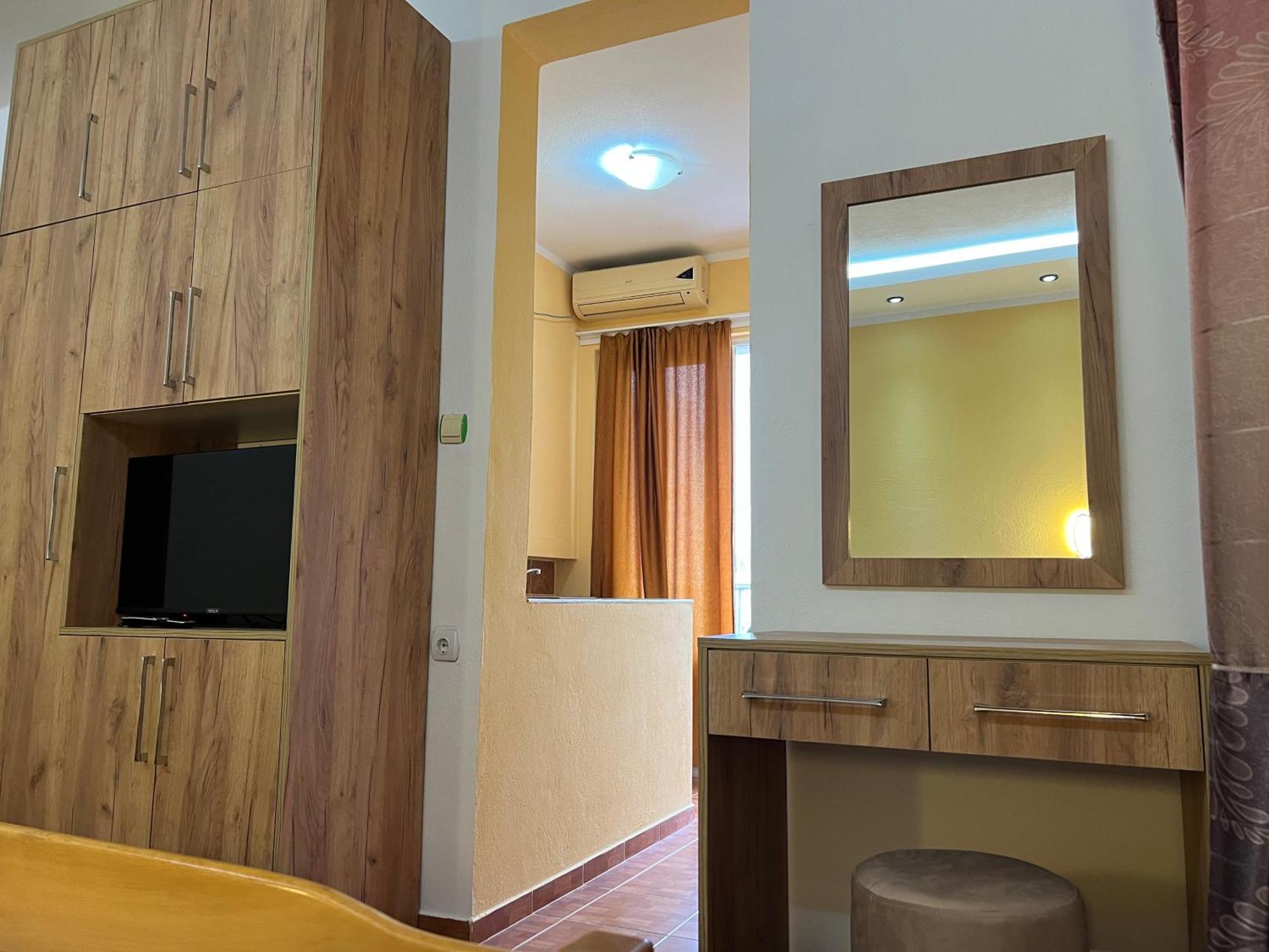 Apartments Fat E Jet - Pool & Breakfast อุลซิน ภายนอก รูปภาพ